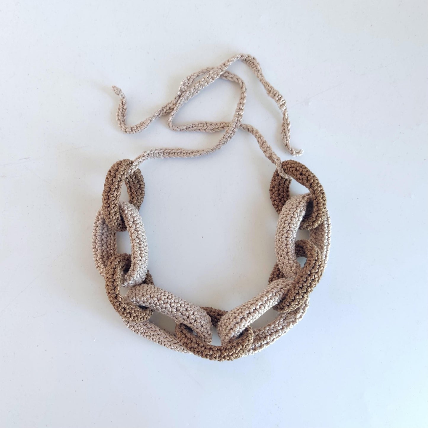 Set aus dicker Häkelkette, Halskette und Armband – handgefertigter, geflochtener Baumwollschmuck, modernes Statement-Piece