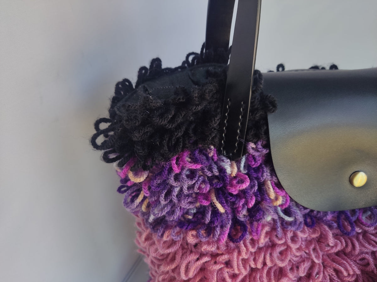 Crochet Loop Stitch Tote Bag Set — Leather Flap Closure, Rectangular Purse & Coin Purse Charm | Handmade in Germany - StepToLight