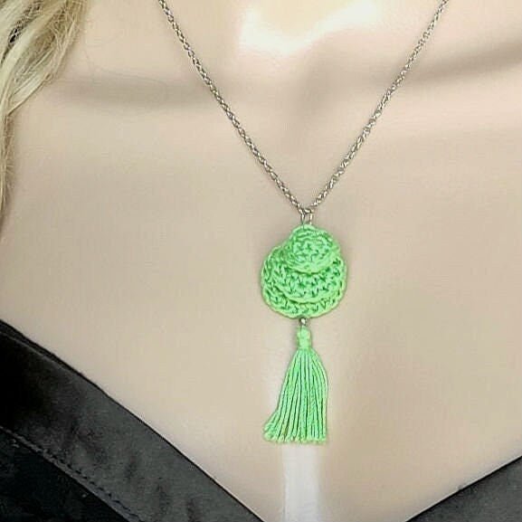 Crochet Necklace: green pendant necklace boho - StepToLight