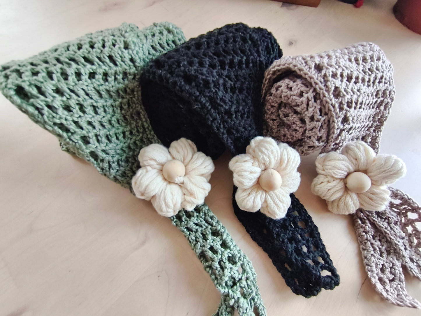 Crochet Triangle Scarf with Daisy Ring — 4 Ways to Wear — Handmade in Germany - StepToLight