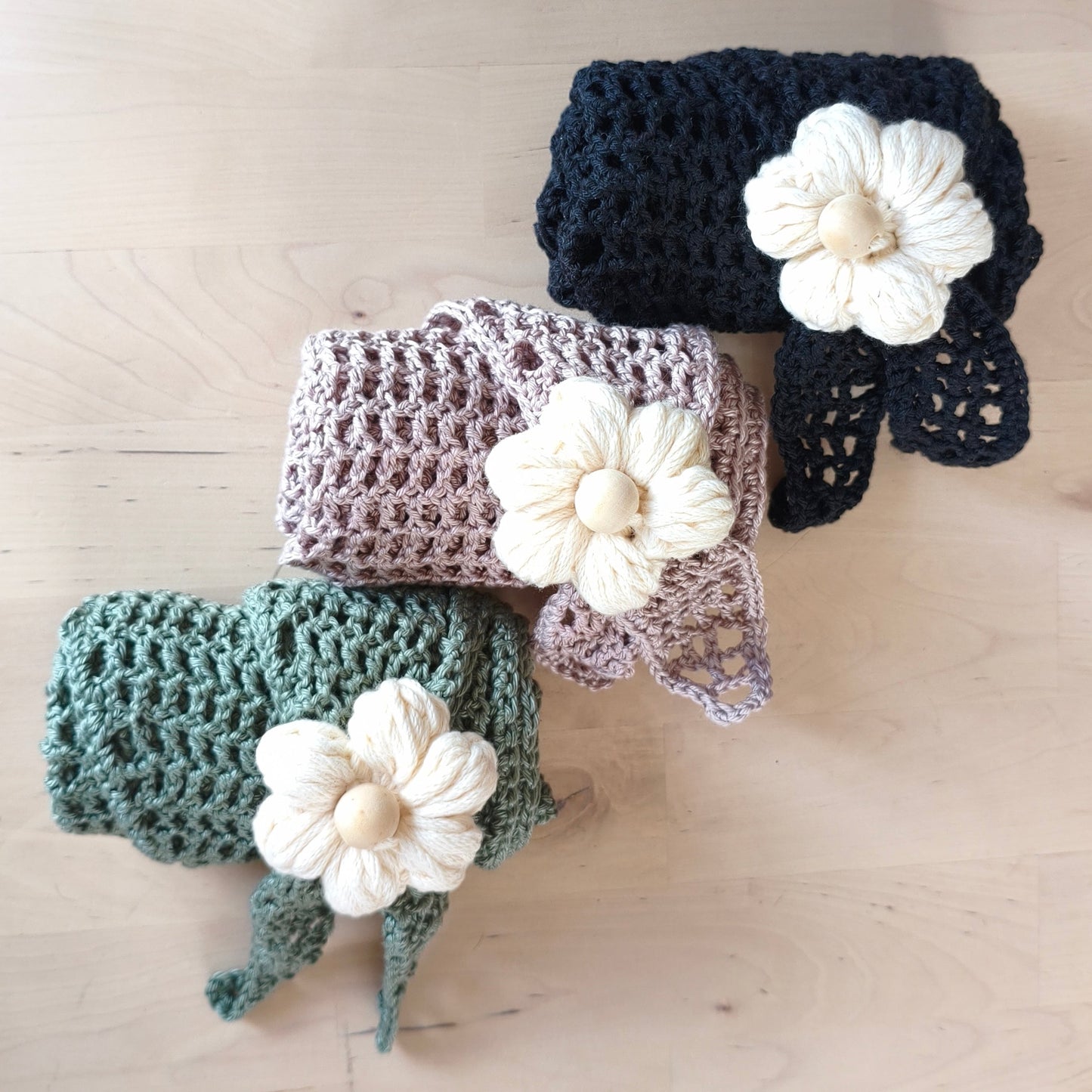 Crochet Triangle Scarf with Daisy Ring — 4 Ways to Wear — Handmade in Germany - StepToLight
