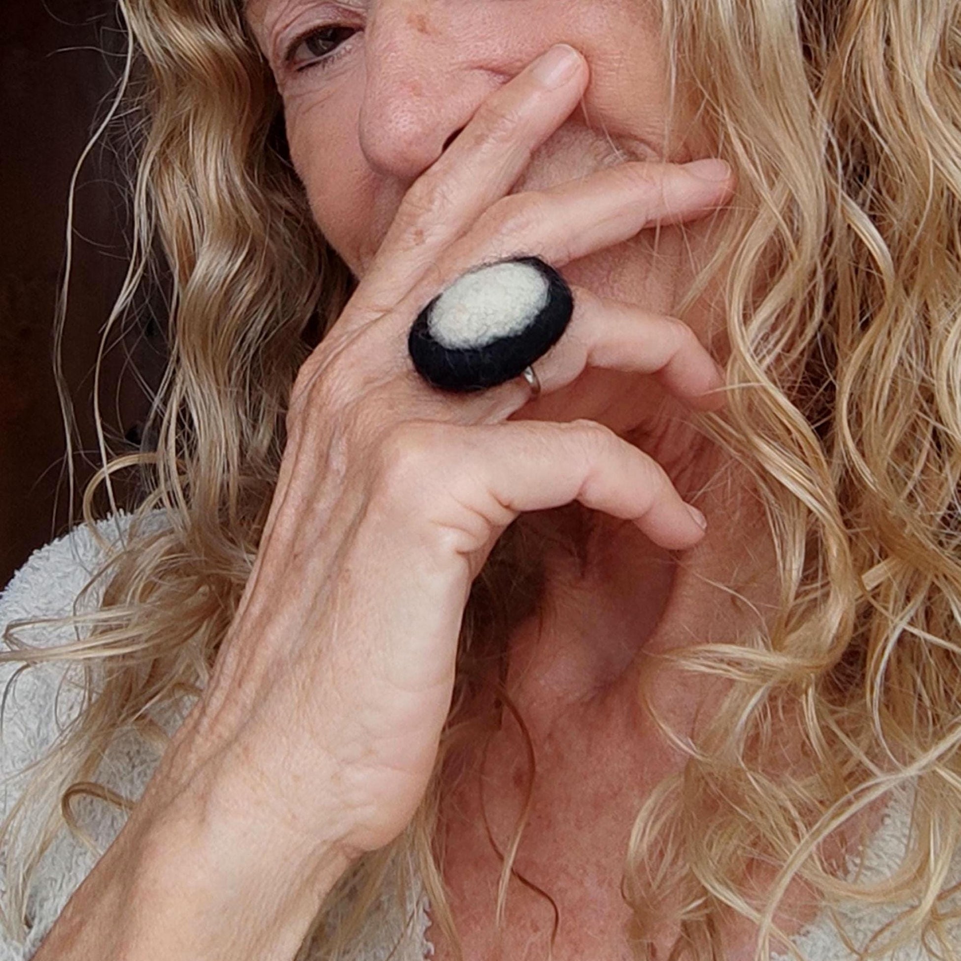 Dark Gray Felt Ring with Crystal Stone | Elegant Statement Ring | Handmade Fiber Jewelry - StepToLight