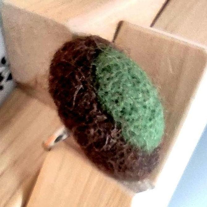 Elegant Dark Gray Felt Ring with Crystal Stone - StepToLight