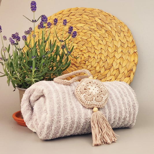 Handmade Crochet Lavender Sachet: Cotton Wardrobe Freshener with Wooden Beads - StepToLight