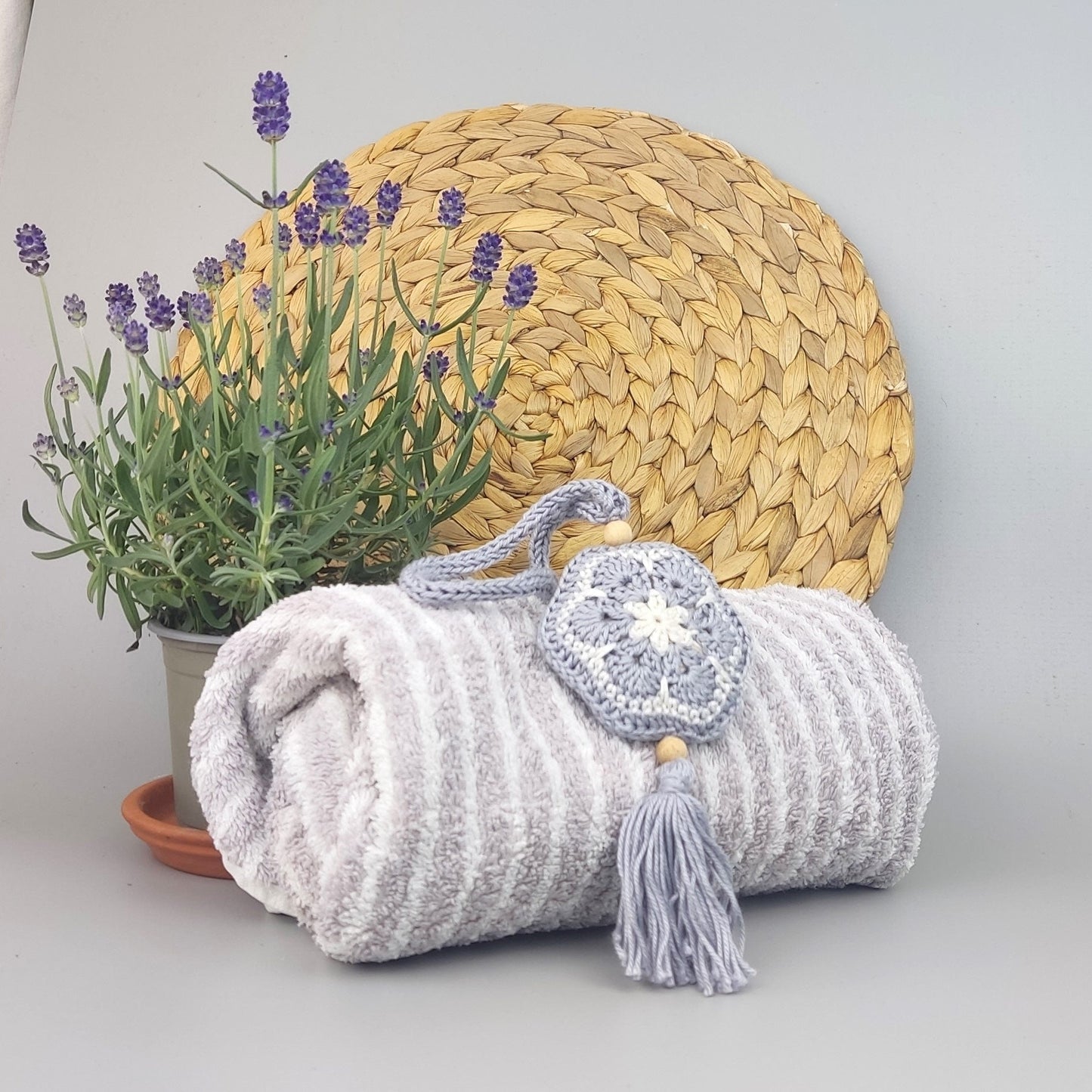 Handmade Crochet Lavender Sachet: Cotton Wardrobe Freshener with Wooden Beads - StepToLight