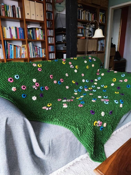 RESERVIERT FÜR JORDAN Grüne, grob gehäkelte Sofadecke, Häkeldecke, Blumen-Kuscheldecke, Landhausstil-Dekoration, Schmetterlings-Häkeldecke