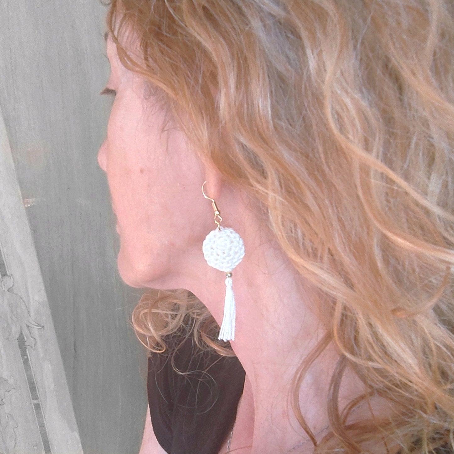 Weiße Häkelquasten-Ohrringe: Boho-Mikrohäkelschmuck