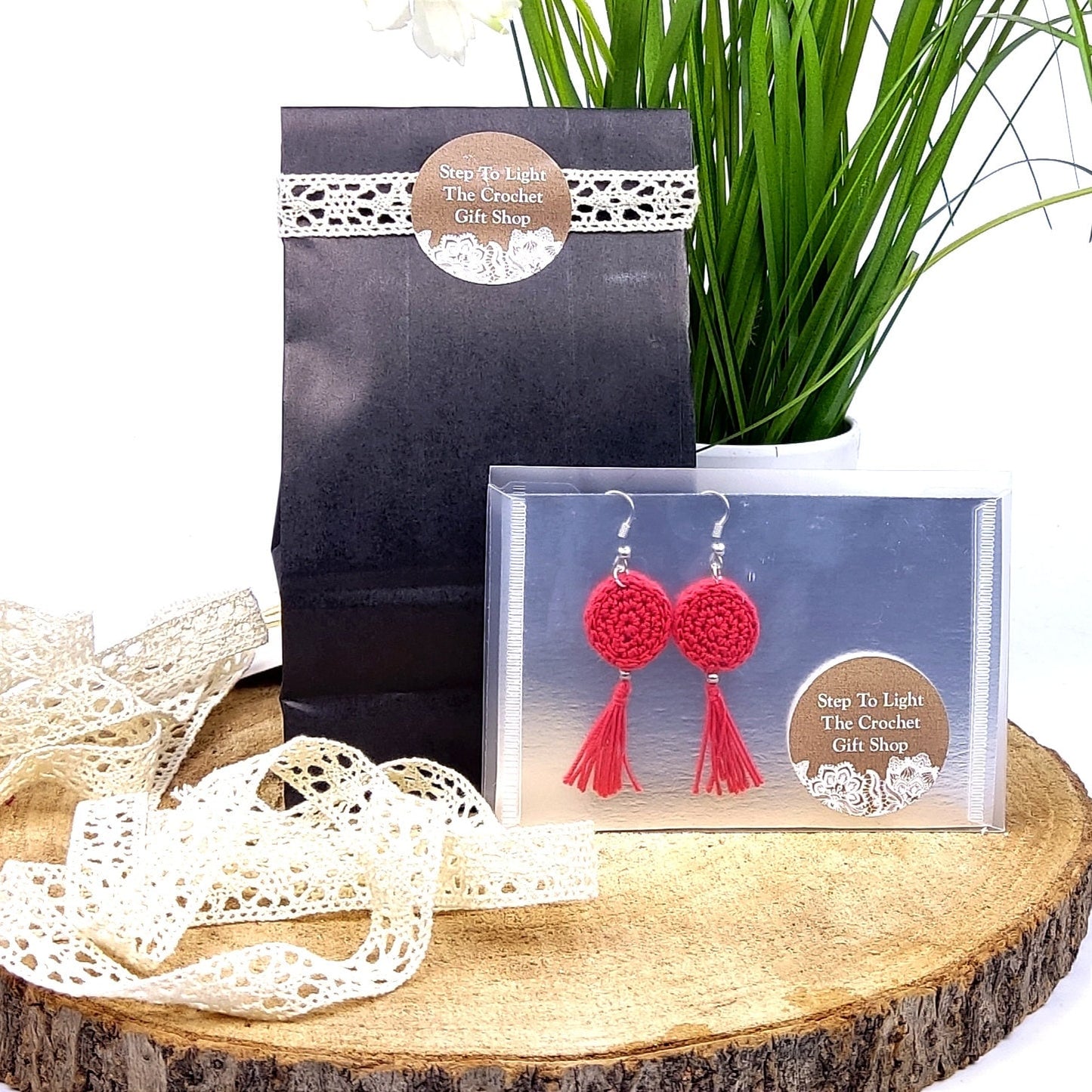 Weiße Häkelquasten-Ohrringe: Boho-Mikrohäkelschmuck