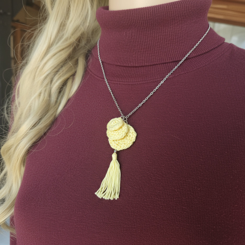 Crochet Necklace:  green pendant necklace boho