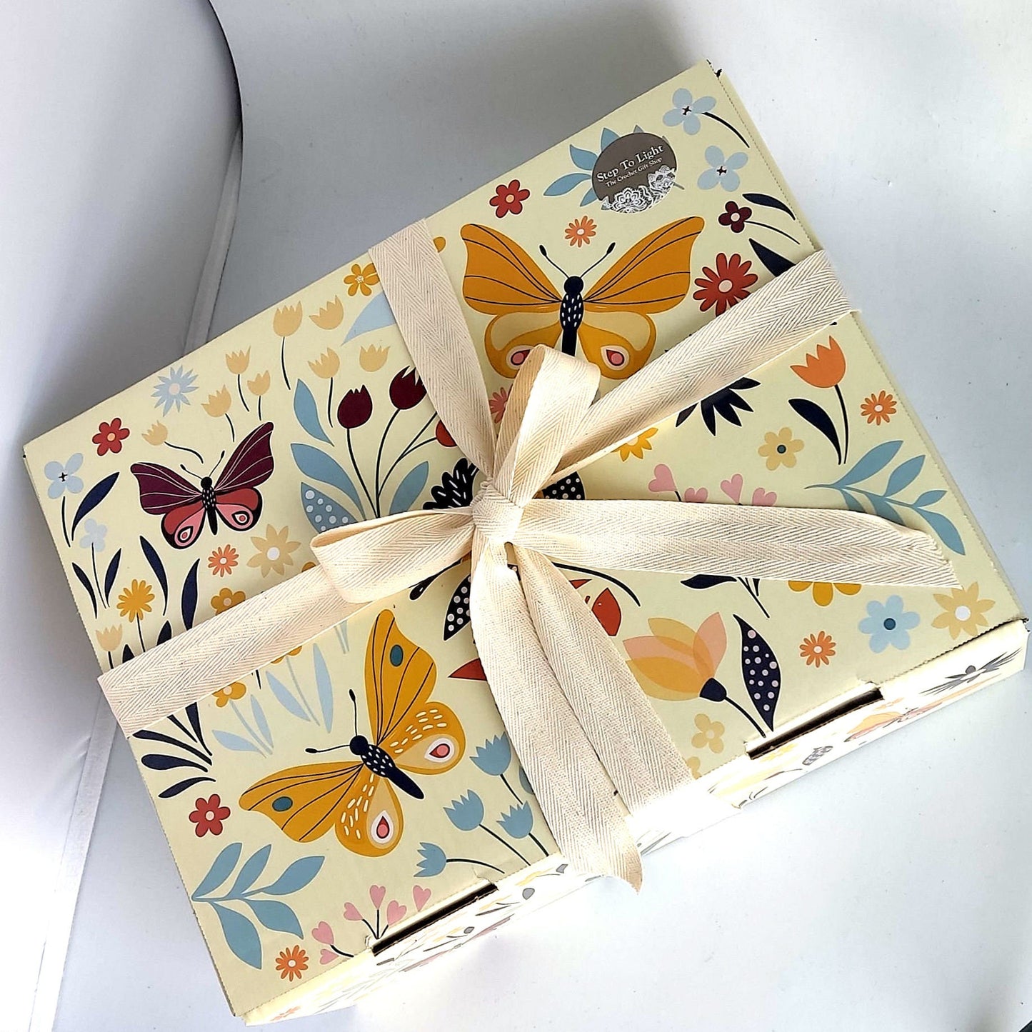 Gehäkelter Granny-Dreiecksschal, gehäkelter braun-orange-weiß gestreifter Dreiecksschal, gehäkelter Deckenschal, gehäkelter dreieckiger Wickelschal