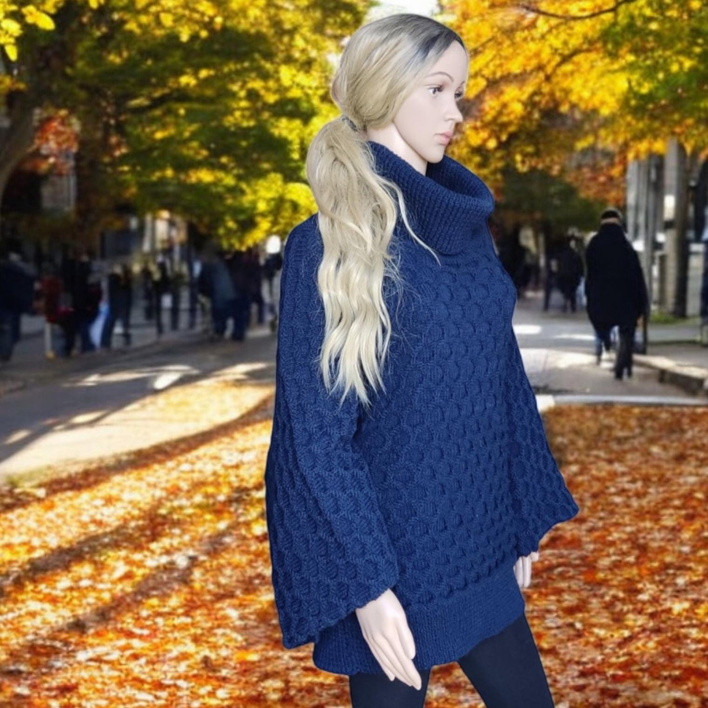 Grobstrick-Rollkragenpullover in Blau: Langer Damenpullover mit weiten Ärmeln