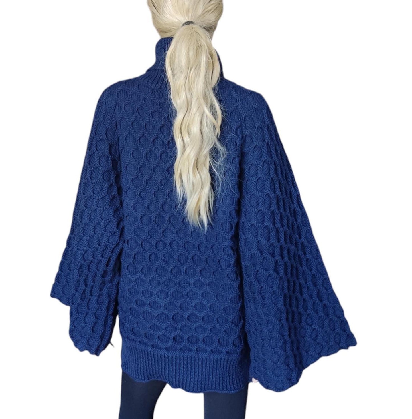 Grobstrick-Rollkragenpullover in Blau: Langer Damenpullover mit weiten Ärmeln