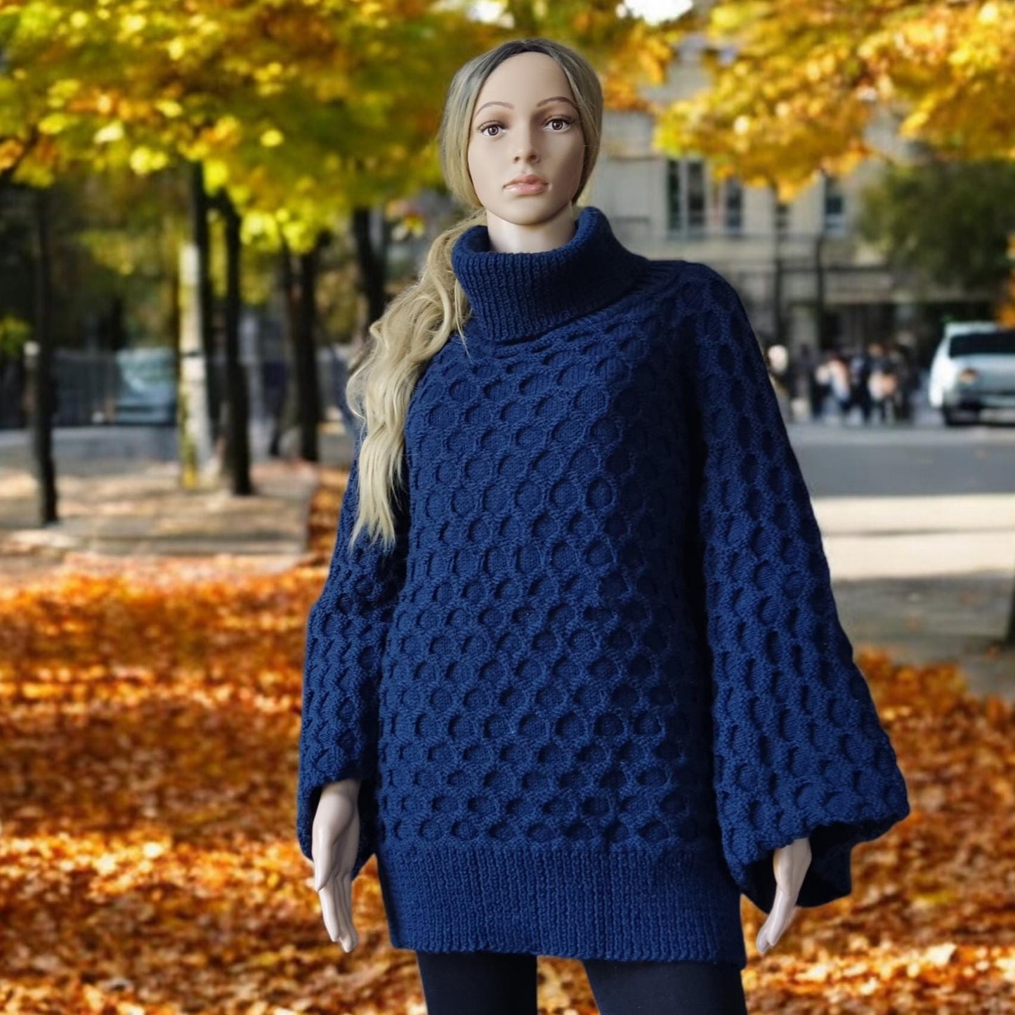 Grobstrick-Rollkragenpullover in Blau: Langer Damenpullover mit weiten Ärmeln