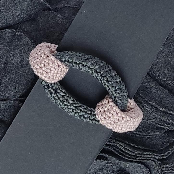 Set aus dicker Häkelkette, Halskette und Armband – handgefertigter, geflochtener Baumwollschmuck, modernes Statement-Piece