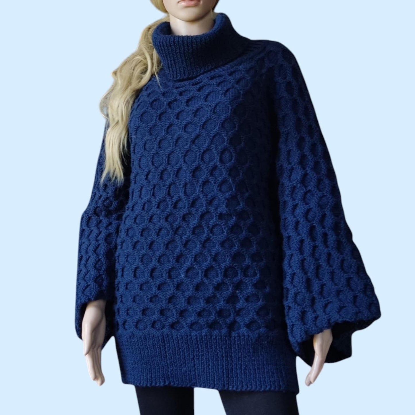 Grobstrick-Rollkragenpullover in Blau: Langer Damenpullover mit weiten Ärmeln