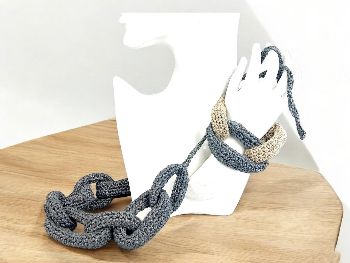 Set aus dicker Häkelkette, Halskette und Armband – handgefertigter, geflochtener Baumwollschmuck, modernes Statement-Piece