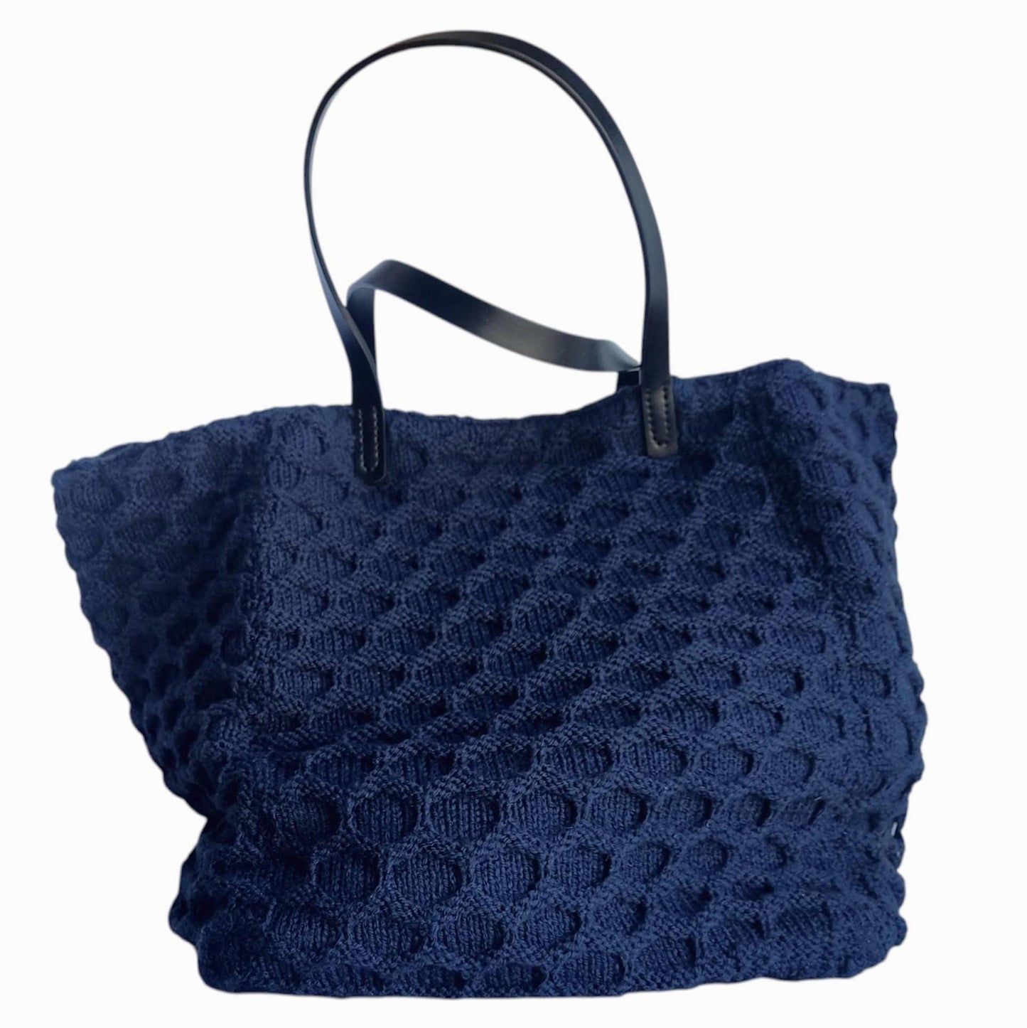 Gehäkelte und gestrickte Tragetasche: Große marineblaue Boho-Handtasche mit Ledergriffen