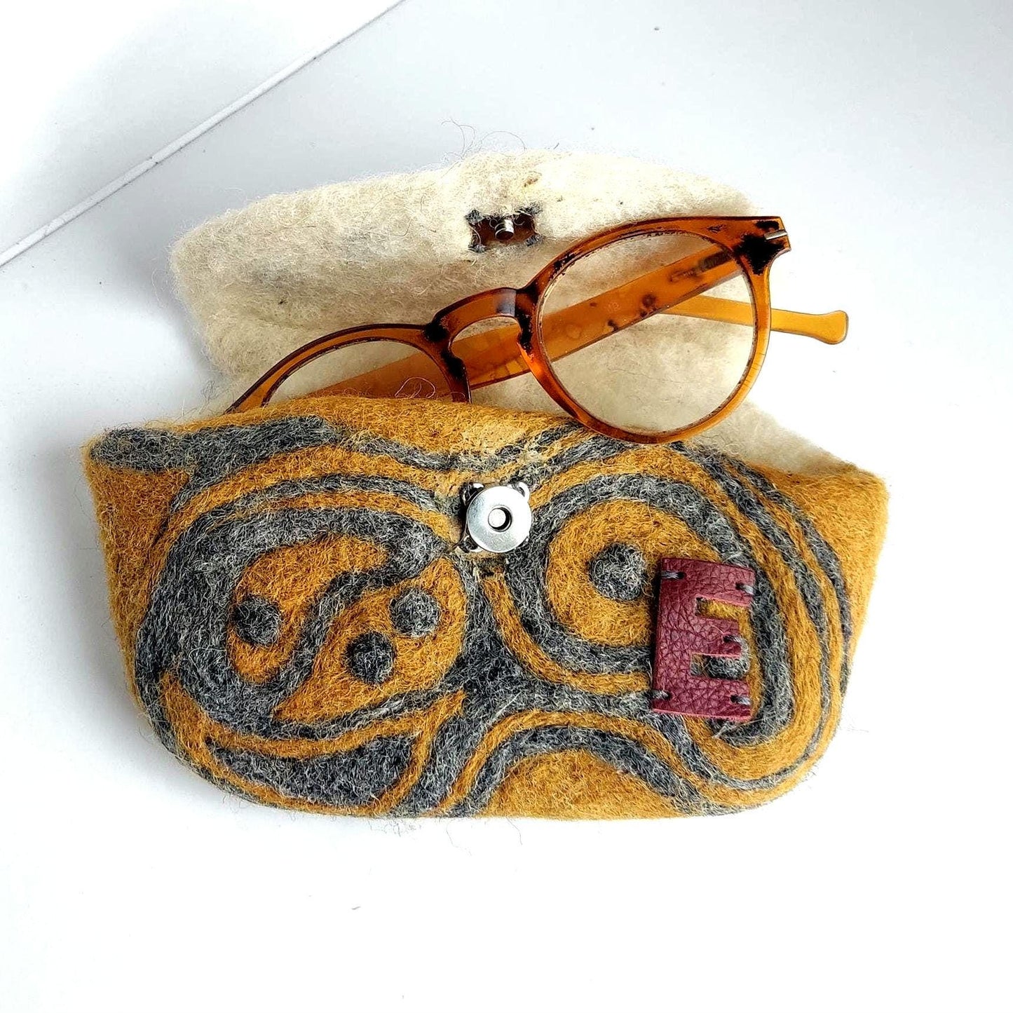 Personalised Soft Eyeglasses Case: Felt Sunglasses Holder with Magnetic Button