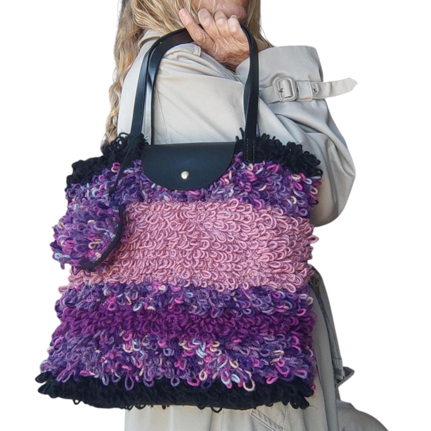 Gehäkelte und gestrickte Tragetasche: Große marineblaue Boho-Handtasche mit Ledergriffen