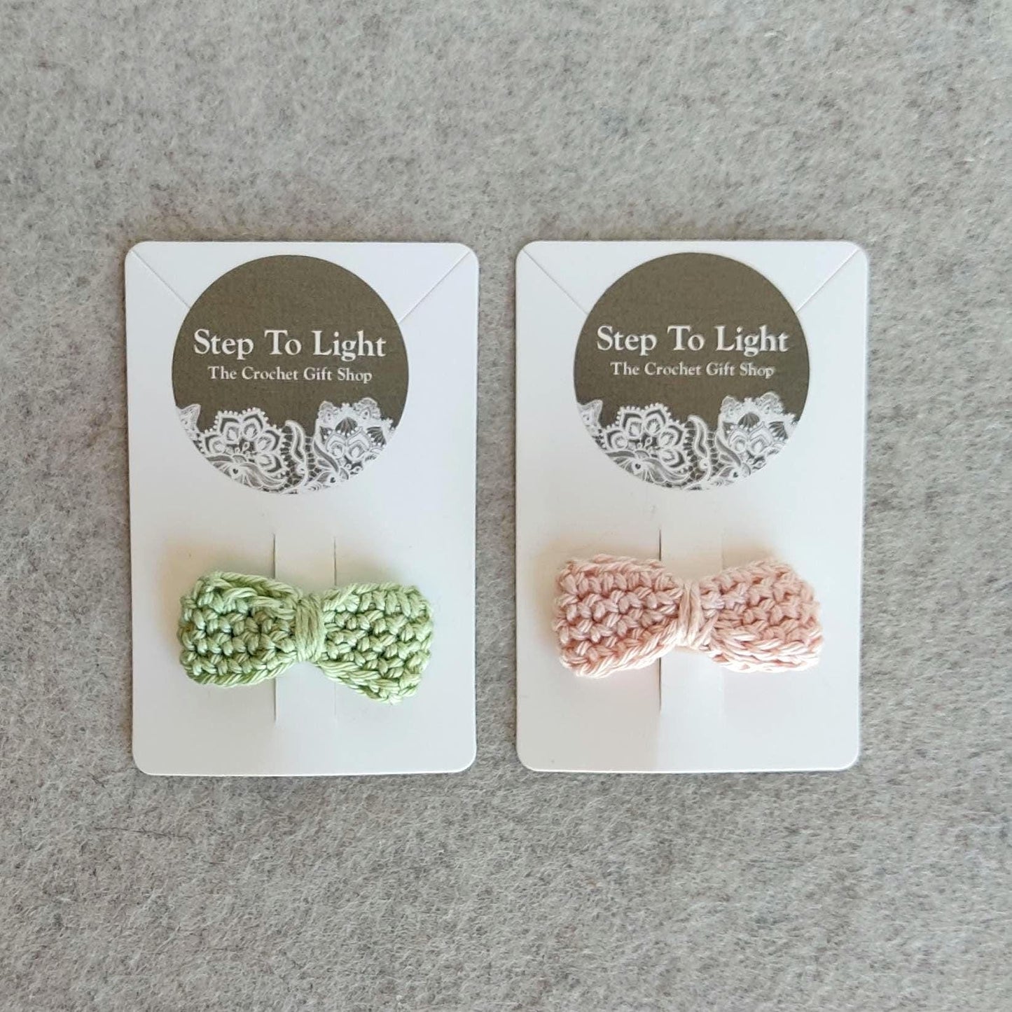 Gehäkelte Haarspange mit Schleife: Baumwoll-Accessoire für Haustiere und Kleinkinder