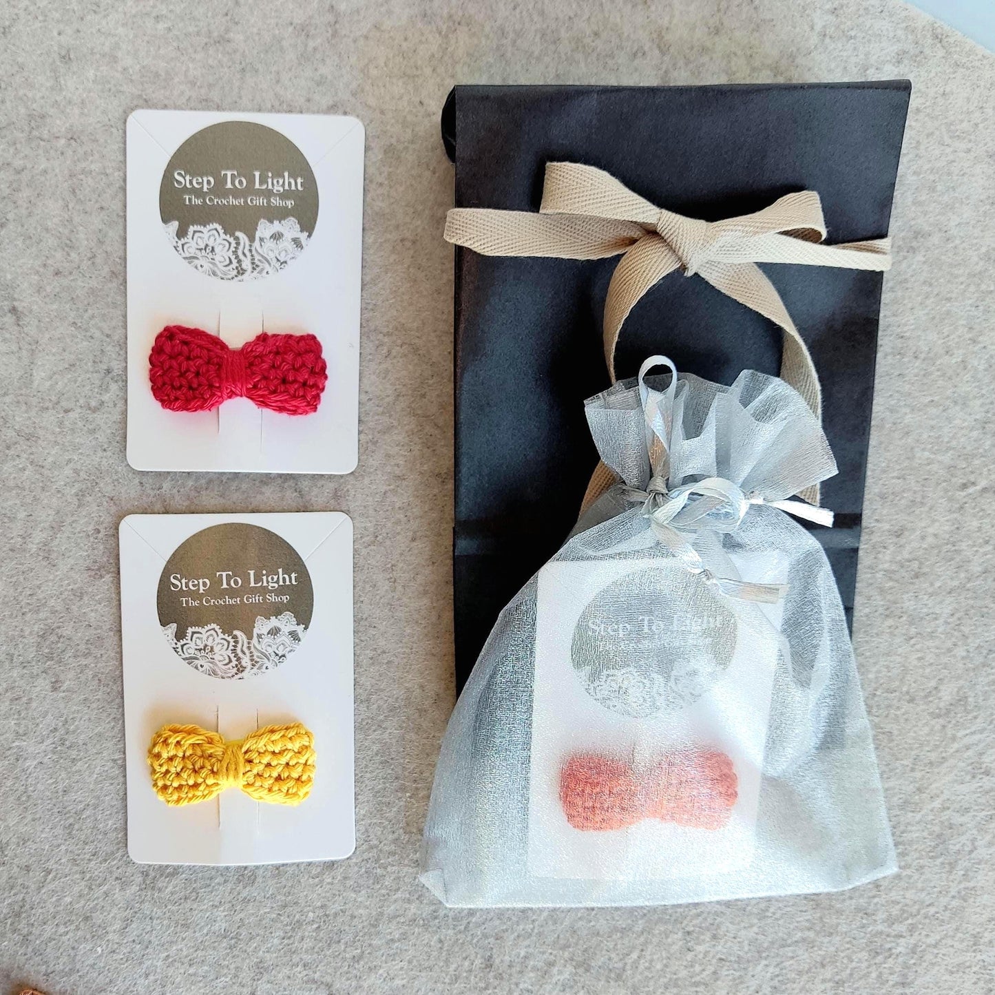 Gehäkelte Haarspange mit Schleife: Baumwoll-Accessoire für Haustiere und Kleinkinder