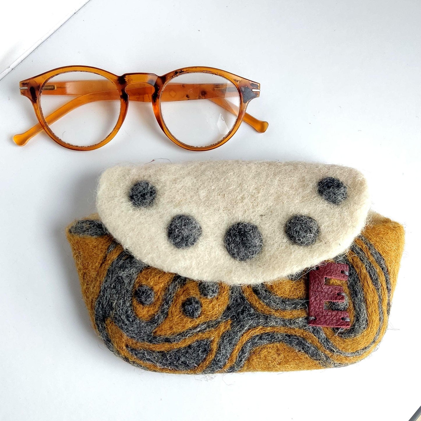 Personalised Soft Eyeglasses Case: Felt Sunglasses Holder with Magnetic Button