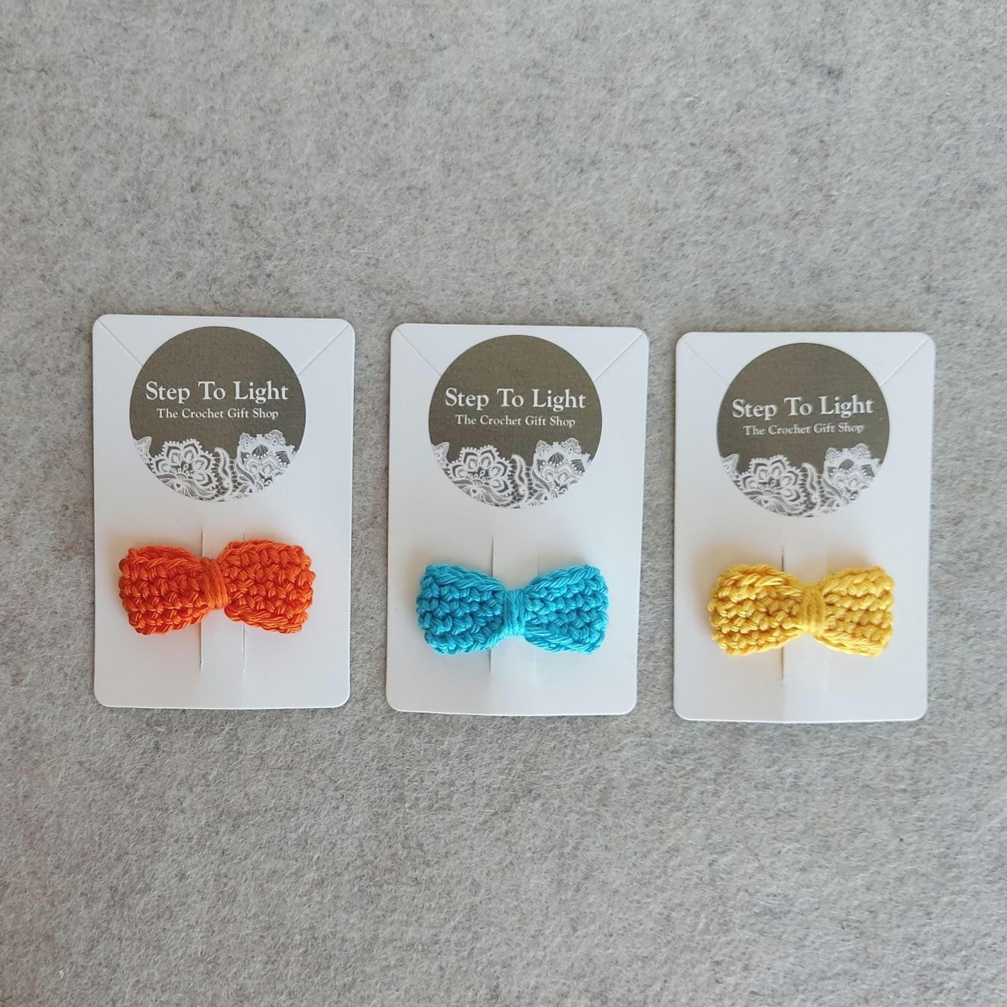 Gehäkelte Haarspange mit Schleife: Baumwoll-Accessoire für Haustiere und Kleinkinder