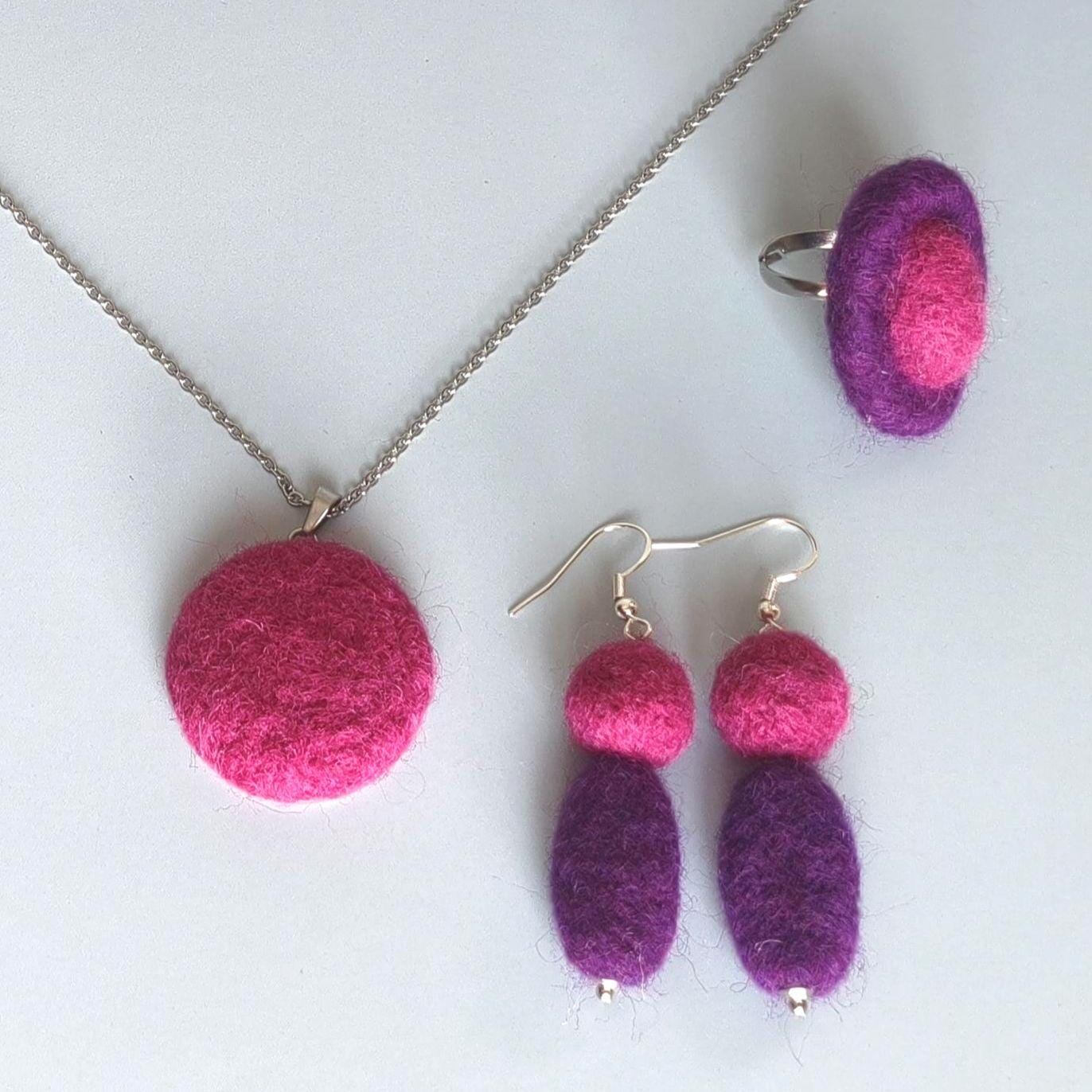 Purple Hot Pink Felt Ring Oval Adjustable Handmade Statement Ring - StepToLight