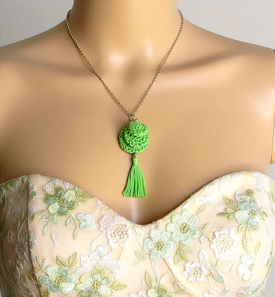 Crochet Necklace:  green pendant necklace boho