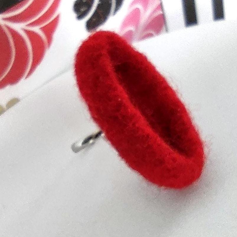 White Oval Felt Ring Sculptural Statement Handmade Fiber Jewelry Boho Gift - StepToLight